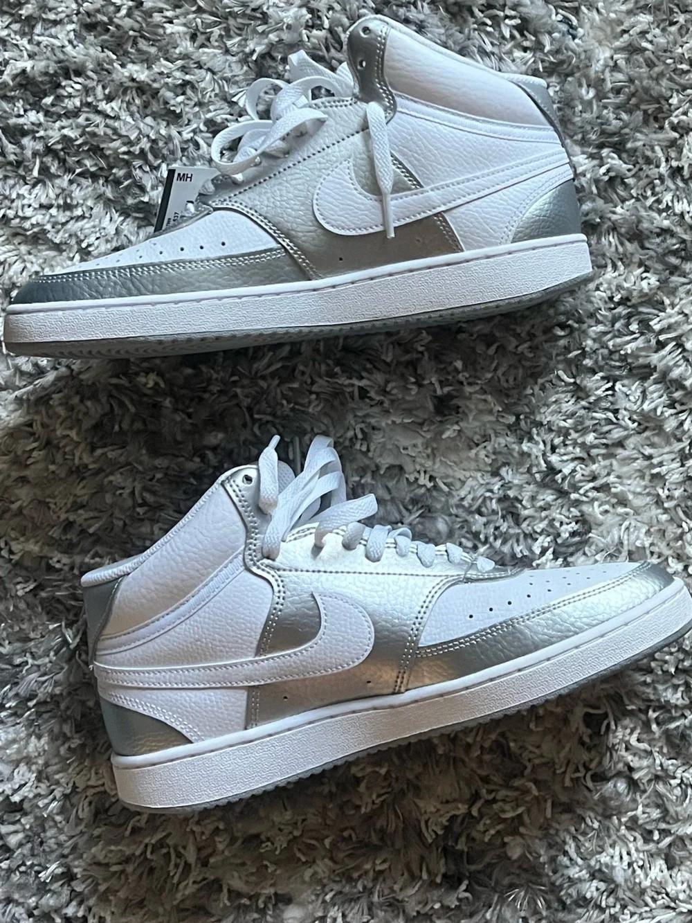 NWT Nike Women’s White & Silver Mid-Top Sneakers